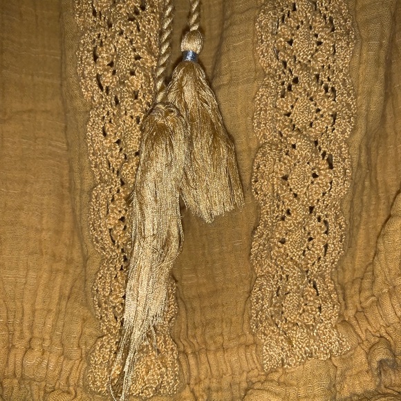 american eagle off the shoulder cropped shirt - Picture 3 of 3